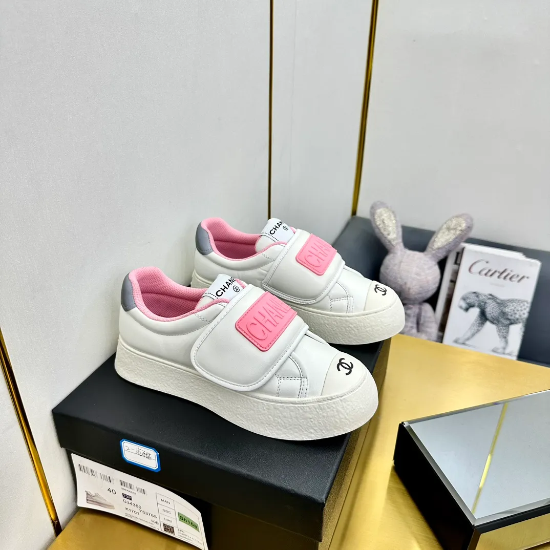 👟👟Ex-factory price 600👟👟 Chanel bread shoes ~ original calfskin panda shoes Chanel 25C latest hot style panda black and white sports shoes casual sneakers Xiaoxiang hot item classic black and white panda color coco girls must pay Fabric: original custom mixed sheepskin lining: original imported breathable mesh lining outsole: Original molded rubber + TPU combination Size: Women's 35-40